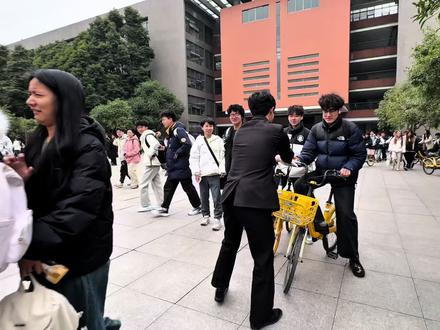 告诉张诗尧,他不摇有的是人摇@张诗尧 #张诗尧