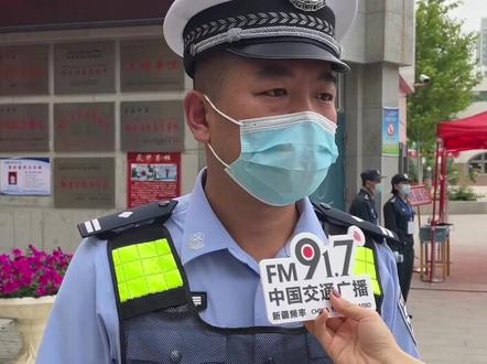 高考首日,乌鲁木齐交警全力护考
#你追梦我护航 #高考 #加油少年未来可期