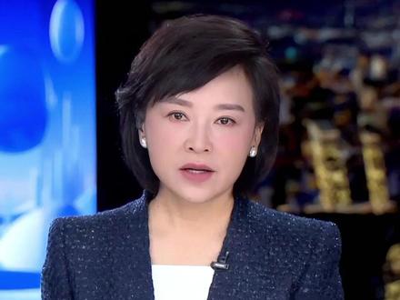 男子误将剧毒的眼镜王蛇当作无毒的“乌梢蛇”,挂脖把玩被咬身亡。村干部:被咬一两个小时后便去世,送医院都来不及了。#男子误将眼镜王蛇当作乌梢蛇把玩被咬身亡 #媒体精选计划