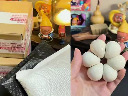 🛍️开箱日记|白胖象牙果
攒了两三天的快递📦
好几家的象牙果一起拆
一些零碎配件待DIY
瑕疵很重的双排奶有点失望
大白汤圆和手捻都很喜欢
胖乎乎的象牙果太治愈啦~
#文玩萌物 #盘串女孩 #象牙果 #中式盘串