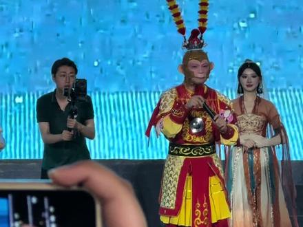 两个名场面#雪饼猴 #雪饼猴王铁柱 #雪饼猴跳卜卦