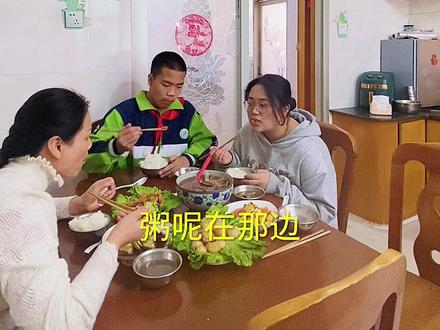 孩子老胃疼,朋友介绍的偏方用中草药炖猪肚,今天给安排上#宝妈 #记录生活点滴 #给家人做饭