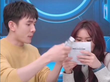 李+7在线拆盲盒:连卡佛的礼盒还不错哦!全国限量200份……#圣诞盲盒开箱 #盲盒拆起来 #连卡佛新年盲盒