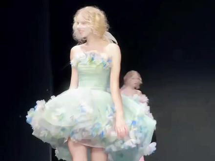 不敢想,穿这些礼服有多出片 #婚纱 #礼服 #秀场 #设计师