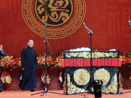 杨威受邀参演纲丝节,捧哏高峰,现场火爆受欢迎#纲丝节