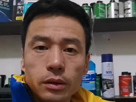 玻璃水冻住了喷不出来怎么办?一招教你快速解冻。#每天一个用车知识#冬季用车小知识 #汽车保养与维修