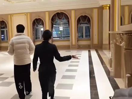 小酷夜闯贵阳白宫#小小小酷哥 #贵州 #白宫 #中国豪宅