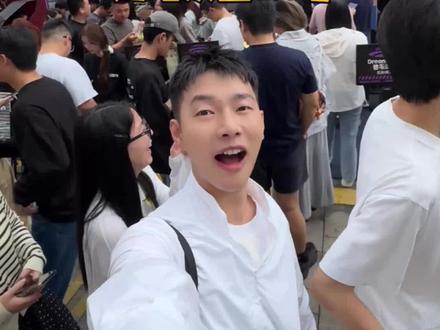 杭州汉堡节终于开幕了!!!一条视频带你们看看都有哪些好吃的!!#杭州汉堡节 #龙湖杭州滨江天街 #酪夫汉堡 #小李有点饿 #汉堡节全国巡游