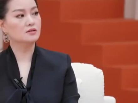 #单依纯 国乐无双,依纯和张杰聊到演唱会不能说话的话题,其实孙楠之前采访也提到过,这也能解释为啥单依纯二巡 开场第一part一口气连续唱完,到我管不住我自己后才开始talking,因为前面这些歌难度都很高,特别废嗓,talking会影响声带@单依纯