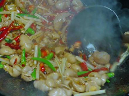 火爆肥肠,又香又臭的味道让多少吃货无法自拔。#火爆肥肠#江湖菜