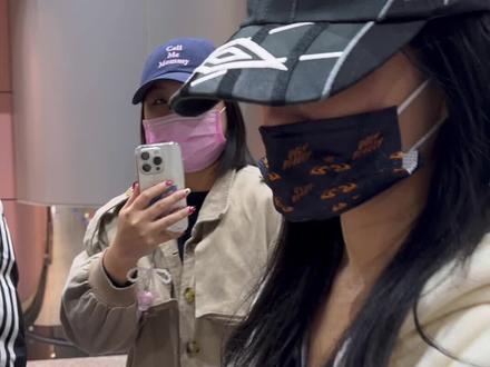 早起接蔡依林巴黎時裝周回來
媽咪剛結束時裝週從巴黎回來
巴黎到桃園那班真的好早呀
媽咪今天講好多話🤣
#蔡依林 #蔡依林pleasure #蔡依林巴黎时装周 #蔡依林接机 #蔡依林台北