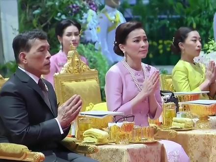 诗妮娜贵妃近况曝光,怀里抱着神秘小男孩,疑似在德国行宫带娃