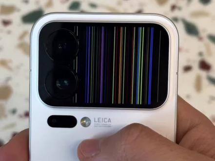 新买的小米手机花屏了,大家千万不要这样做。#小米17pro #小米背屏花屏了 #小米背屏 #剪映 #小米背屏壁纸