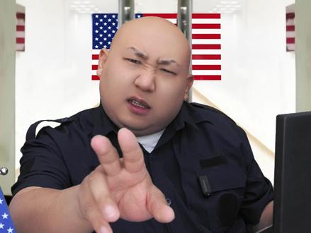 赴美读语言学校面签全程顺利,因随手转发一条视频被秒拒? 小伙儿申美签赴美国加州环球语言学校学习,面签时因签证官查到其社交媒体转发、收藏等内容被秒拒!美国签证为什么容易拒签?#美国签证 #美签 #语言学校 #美国签证面试问题 #学习英语