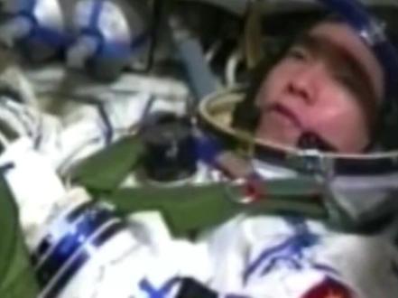 在神舟五号发射的上升阶段,火箭与飞船产生了低频共振。杨利伟回忆,“有一种像濒临死亡的感觉”……