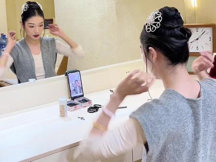 说来就来的尚食发型教程 嘻嘻 #舞蹈发型