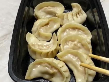 800个心眼子的狗子:狗狗能有什么坏心思呢,人情世故拿捏嘎嘎滴 #家有金毛 #狗狗的心思都写在脸上了