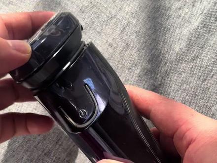 飞科剃须刀fs373换电池拆机教程