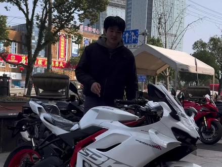 曼岛2代 到店开箱✨
明日3.7(周六)正式上市
全网盲猜价格,评论区开战
四缸信仰,坐等揭晓
#26款凯越450RR曼岛 #摩托车 #长人机车