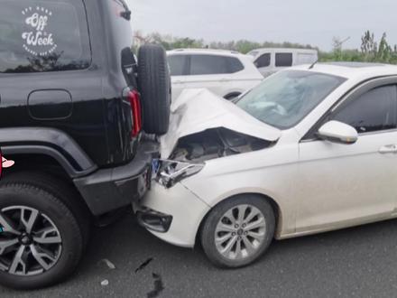 长城坦克300撞车大解析,安全优势突出! #长城汽车 #坦克300 #汽车碰撞安全 #汽车安全性 #交通事故