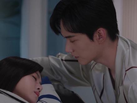 狙击蝴蝶:结局春畅确诊精神分裂自杀,临终遗言成就李雾岑矜 #狙击蝴蝶 #陈妍希 #周柯宇 #刘芮麟 #陈小纭