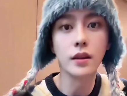 润铭:你们俩谈恋爱好不好?
#刘润铭 #刘哈哈 #刘润铭直播