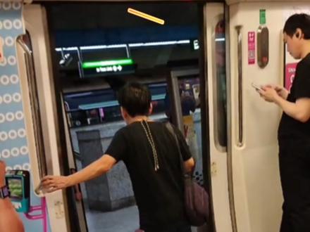 新加坡地铁不文明的一角#新加坡 #新加坡生活 #新加坡新闻