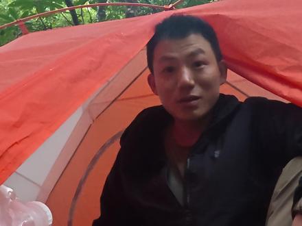 安徽最高峰,莲花峰有多壮观?! 明代旅行家徐霞客两游黄山,这也是大十字线路的必经之路,沧海桑田,黄山仍然在此伫立,见证着人世间变幻万千。#徒步丈量世界 #户外 #徒步 #黄山 #徐霞客