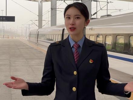 准备来西安旅游的小伙伴,如果你是即将第一次到达西安北站,那下面这篇快速出站,以及如何换乘地铁公交一定要看一下!(拍摄:西安北客运车间 胡晨)#西安 #高铁 #便捷换乘 @西铁资讯 @中国铁路 @华商网 @小央视频 @人民网
