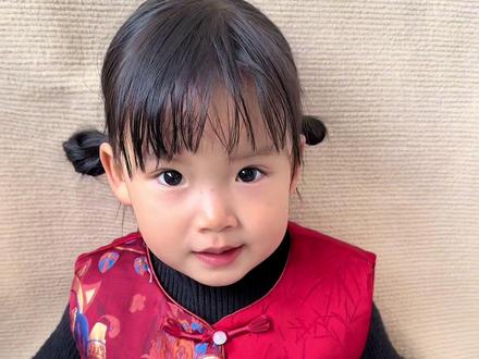 量词小儿歌,一头牛两匹马,三只小羊找妈妈👩快跟宝贝学起来吧,开口说话神曲#早教儿歌 #真实生活分享官 #创作者扶持计划 #儿歌 #语言启蒙