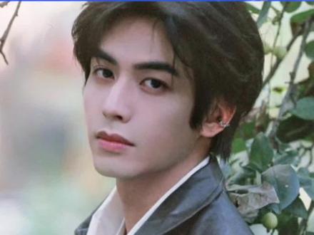 宋威龙真的惨,新剧《骄阳似我》口碑彻底扑街,一算下来他演的剧居然已经七连扑了。#宋威龙#演员