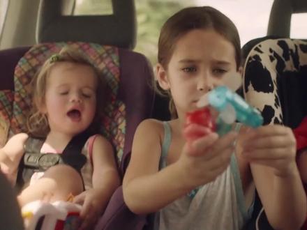 真实事件改编,妈妈将三个孩子困在车内,差点窒息而亡! #电影 #推荐电影 #高分电影