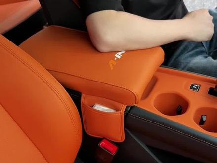 给三代univ安排一个扶手箱增高垫,不仅仅可以让开车更加舒服,还可以保护原车扶手箱,带有储物袋功能!实用又增加储物空间!#三代univ #第三代长安univ #univ