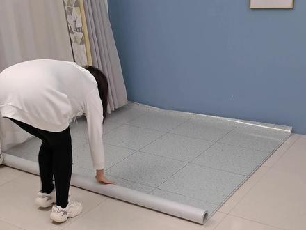 自己就能铺的地板革,铺装教程来了,家里水泥地或者瓷砖木地板旧了,铺上直接使用,美观又实用#装修材料好物推荐 #装修日记 #地面改造 #出租屋 #地板贴