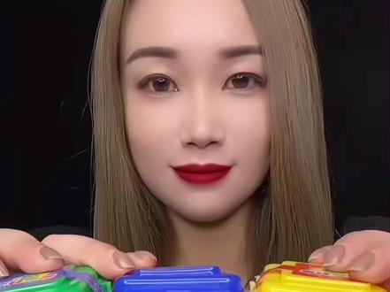 小朋友宝宝爱看的搞笑视频 小朋友搞笑吃糖果视频#儿童动画 #亲子互动 #萌娃搞笑日常 #小朋友都爱看 #搞笑视频 奥特曼儿童动画片