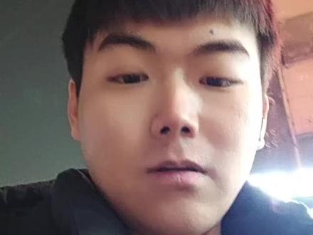 黄金正在回调,在数据没公布之前,黄金会在1120到1130之间来回震荡,低点可能会跌破1120左右注意风险把控#黄金#基金#炒股