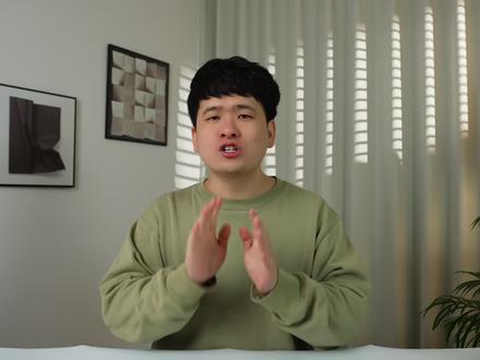 又轻又薄的#荣耀MagicV6,电池又大续航又好#AI奇妙物语#荣耀MagicV6发布会定档3月10日 #折叠屏手机#荣耀MagicV6电池破四项行业纪录