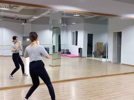 #幼师 #舞王式 #游山恋 游山恋原创第一段镜面动作给一直关注我并且热爱舞蹈的你们#四川文轩职业学院舞之灵