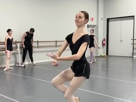 为什么有人会在膝盖弯曲处粘上意大利面? #涨知识 #有趣的知识又增长了 #芭蕾 #探索新奇