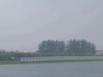 野游听到雷声应立即起水。雷雨天不游泳。安全第一!物探冬泳队2020.7.26