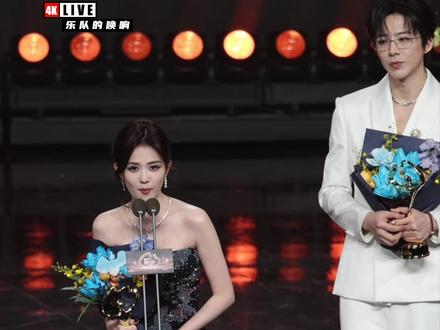 “又见面了内娱同桌”
#白鹿#刘宇宁 #白鹿获奖发言 #微博之夜 #微博之夜白鹿