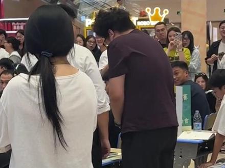 好颠的活动啊哈哈哈...谁不想在课堂上急头白脸的偷吃一把 现役选手和退役选手速来报名!! #偷吃大赛 #in520 #衢州银泰城 #衢州银泰城首届偷吃大赛 #我要做生活的嚼嚼者