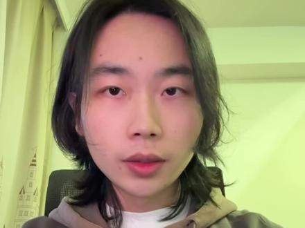 上架鸿蒙APP真不难!2分钟教会你。
第1期我们0基础上手了鸿蒙App开发,第2期实战开发出了一个鸿蒙APP,这是本系列的第3期,今天用2分钟搞懂如何把开发好的鸿蒙APP上架到应用市场。
#harmonyos6 #鸿蒙开发 #鸿蒙 #程序员 #编程入门