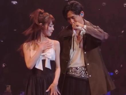 周瑜民舞台魅力太大了!女舞者想和他比心,却被男舞者抢过去比心#周渝民 #最特别的存在 #FForvever恒星不忘演唱会 #五月天