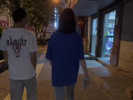 我们家阿姨是从大山里来的,非常淳朴……也从来没看过电影,为了让单纯的她有反诈意识,今天吃过晚饭我们带着她去看了“孤注一掷”最后她的观后感让我觉得这电影看得很值……#记录真实生活 #全家一起看电影#孤注一掷 #观后感