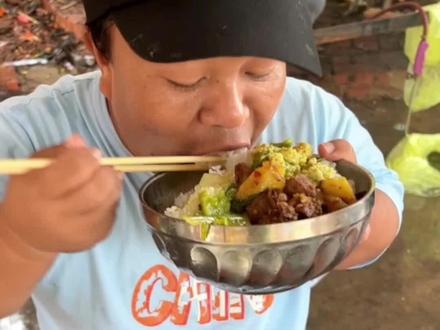 吃饭香不香?想想李应安😁👍🌷