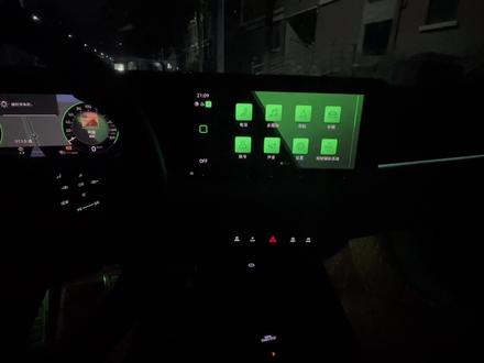 凌渡l酷辣版本大可不必拆掉原车原厂氛围灯,一旦拆除不可修复。在不动原车中控前排的氛围灯基础上,补充原厂后排氛围灯,增加多色的脚窝灯,喜欢呼吸渐变也可增加一套呼吸模块,还能实现启停记忆,原厂光源更柔和,增加后排无需拆卸中控和前排门板,只需拆卸后排门板即可补充全全车氛围灯。#大众改装 #凌渡l