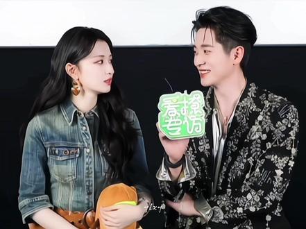 这难道不是正缘来的嘛!如此同频的两个人😍#王楚然 #丞磊 #成何体统 #磕糖 #鱼蛋