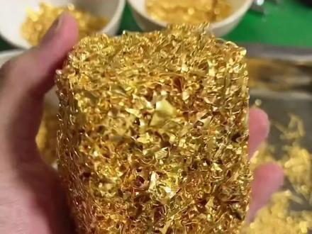 易方达黄金主题LOF:1月28日起暂停A类人民币份额申购及定期定额投资业务#河南dou知道 #媒体精选计划 #黄金 #基金