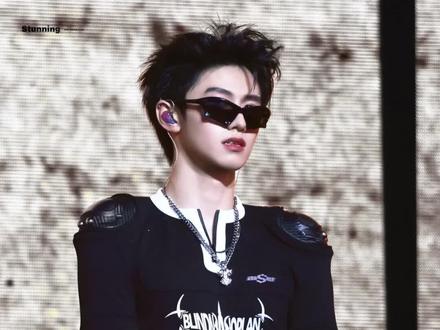 丈夫的外貌妥妥妻子的荣耀啊!#朱志鑫#荣耀之战#向全世界安利#朱志鑫朝天门舞台表现力好强